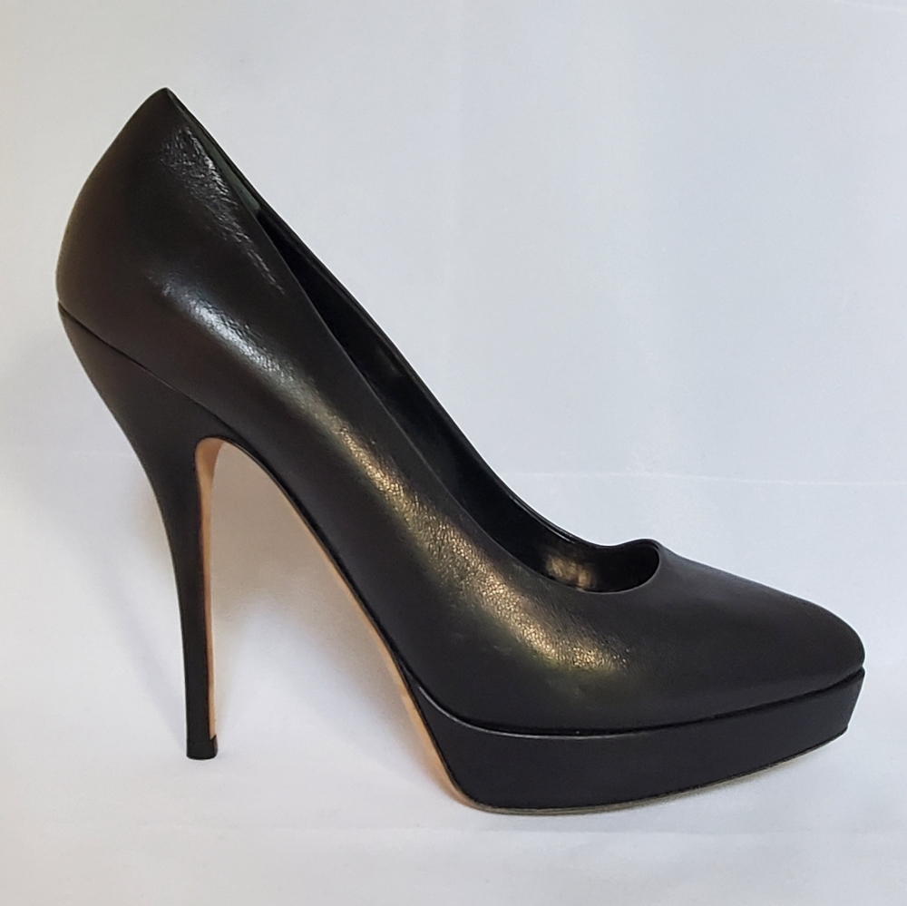 Gucci Leather pumps